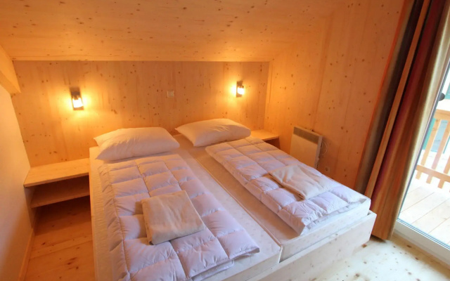 Lavish Wooded Chalet with Sauna & bubble bath in Hohentauern