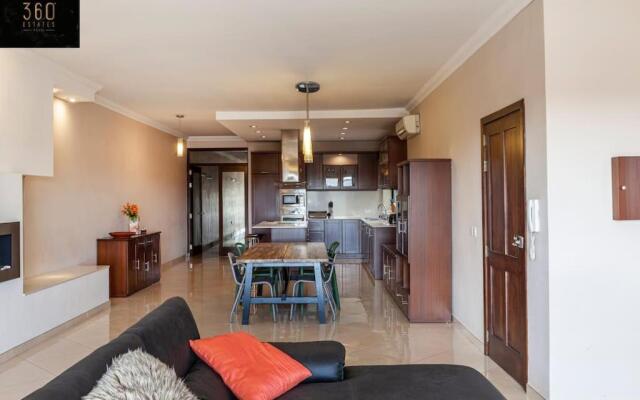 Luxury APT with HOT TUB & BBQ with Valletta views by 360 Estates
