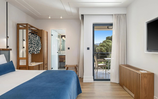 Avra City Boutique Hotel