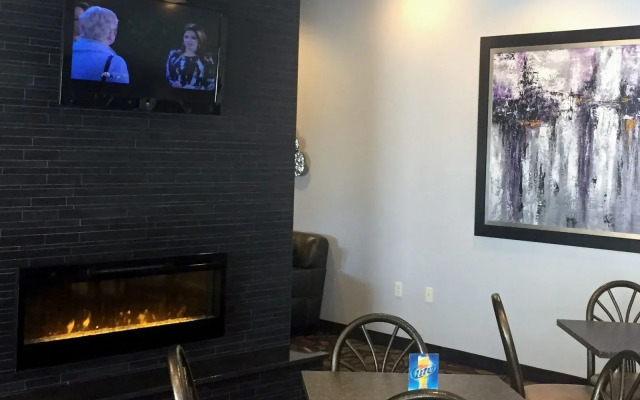 Expressway Suites Fargo