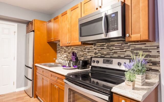 Cute Cozy Bungalow Down Town Jacuzzi