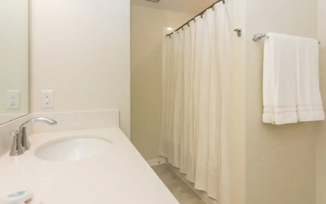 Fabulous Apartment with balcony at Storey Lake 272977