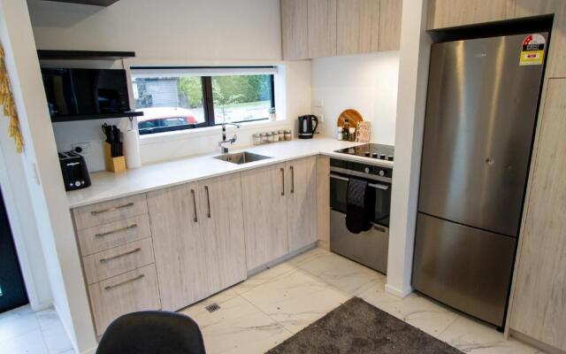 2 bed Central Addington w/Park