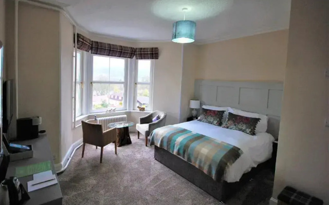 Tigh-na-Cloich Hotel