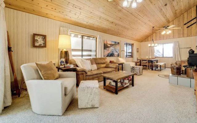 6 Mi to Sugar Bowl Resort: Soda Springs Cabin!