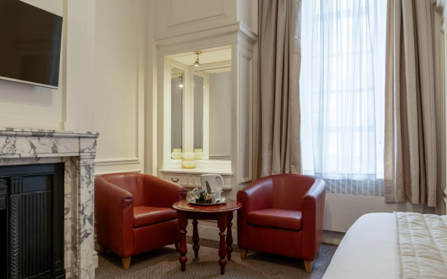 Adelphi Hotel