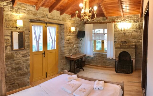 Sari Keçi̇ Taş Otel