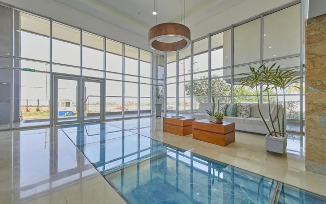 Artsy Oceanview Condo W Incredible Rooftop Pool