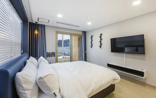 Yeosuya Hostel & Pension