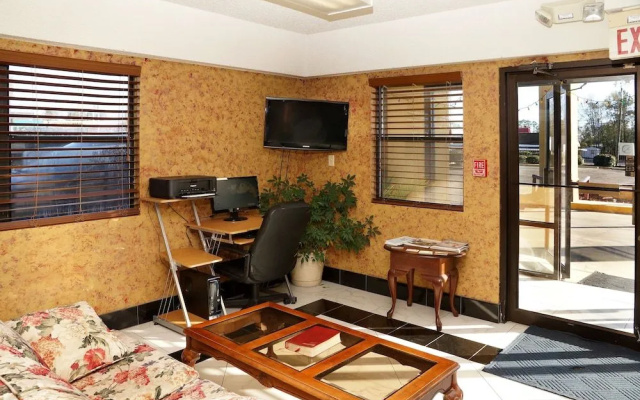 Executive Inn Opp