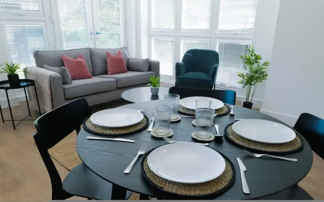 Luxury Manchester Apartment - Pink