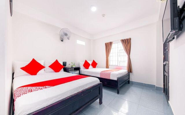 OYO 385 Gia Huy Hotel