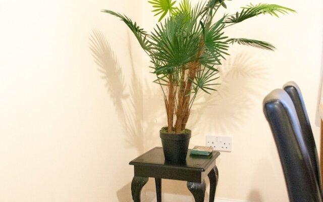 Bright 2 Bedroom Flat With Parking in Oxford