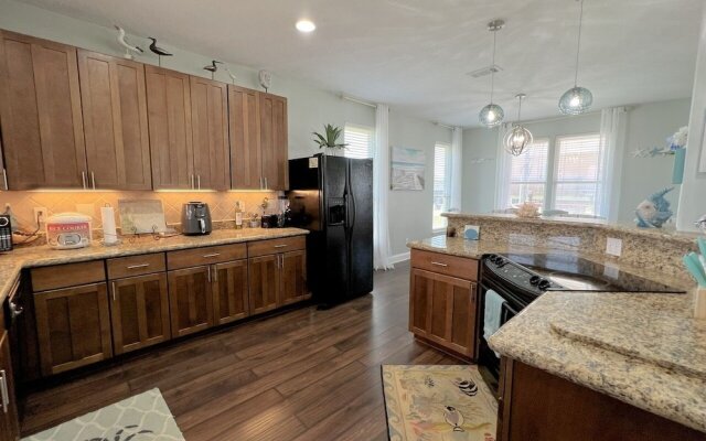 Sea-renity 3 Bedroom Home by Redawning