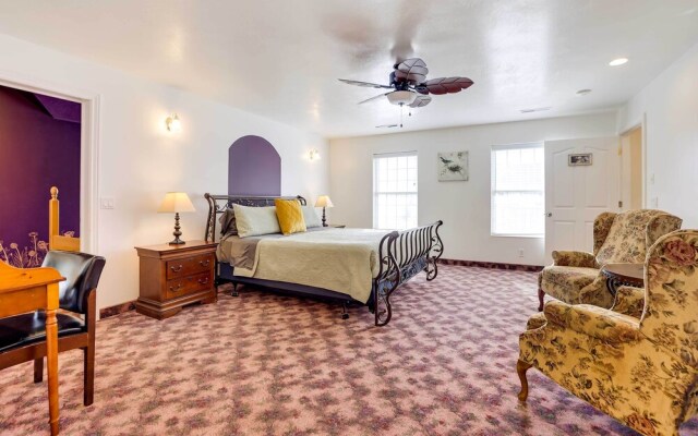 Spacious Hildale House w/ Large Deck!