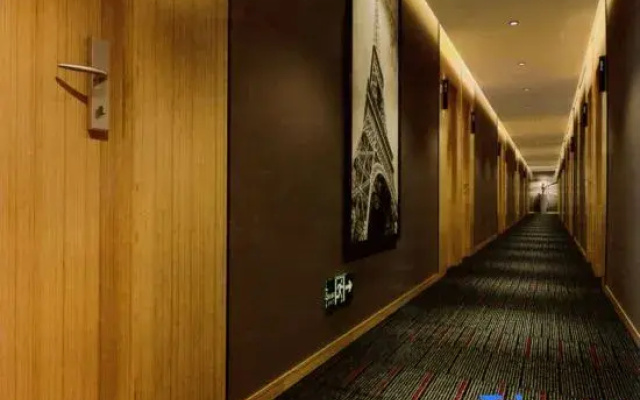 Youjia fashion boutique hotel