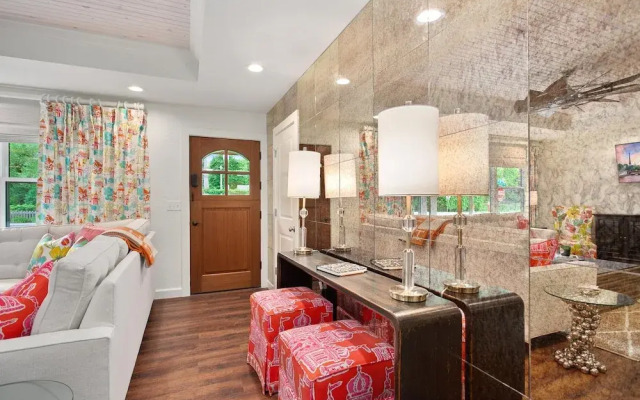 The Hepburn - Walk to Bville Square