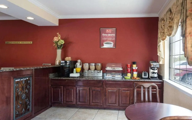 Econo Lodge And Suites
