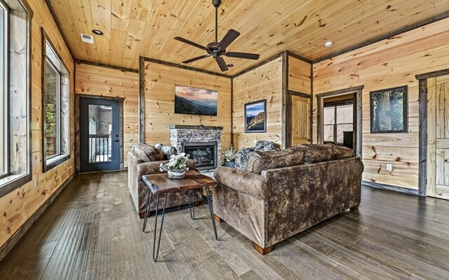 Splashin Around 4 Bedroom Home by Redawning