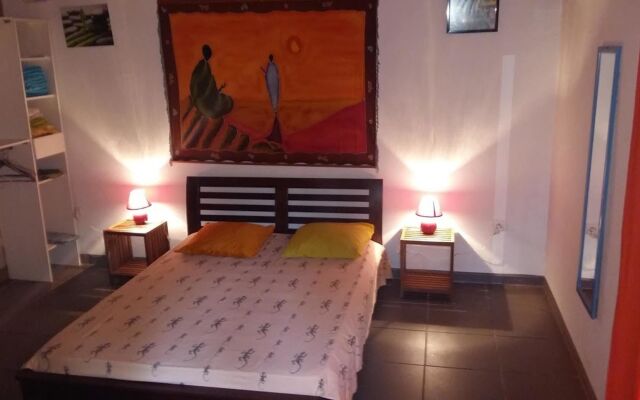 Bungalow With one Bedroom in Etang-salé les Hauts, With Furnished Terr