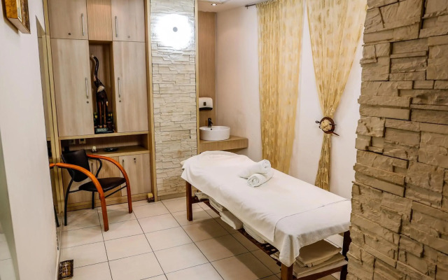 Cosmopolitan Hotel & Wellness