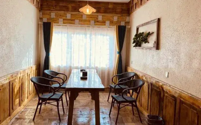 Danba yunshangzangjia Resdrt Hotel