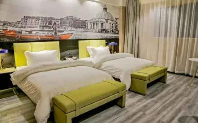 Metropoloxuchang Wenfeng Road Central Park Hote