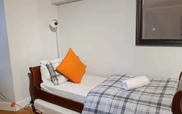 The Cumberland Townhouse Apartment