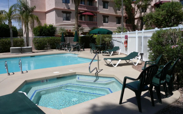 Windmill Suites Surprise - Phoenix, an Ascend Collection Hotel