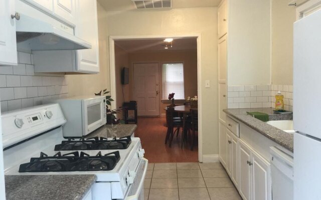 Nice 2 Bedroom in Burbank