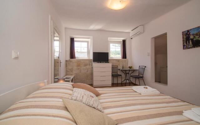 White House Apartments