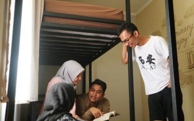 Happy Tree Hostel Yogyakarta
