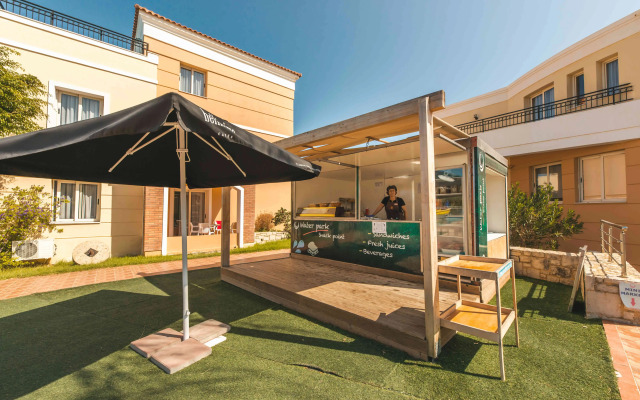 Отель Chrispy Waterpark Resort