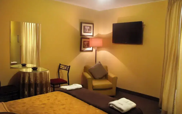 Hotel Solís Dies