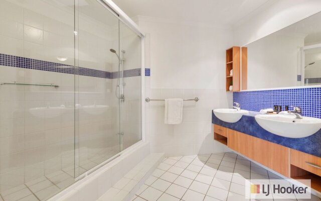 Exclusive Ocean View Penthouse On Marine Parade
