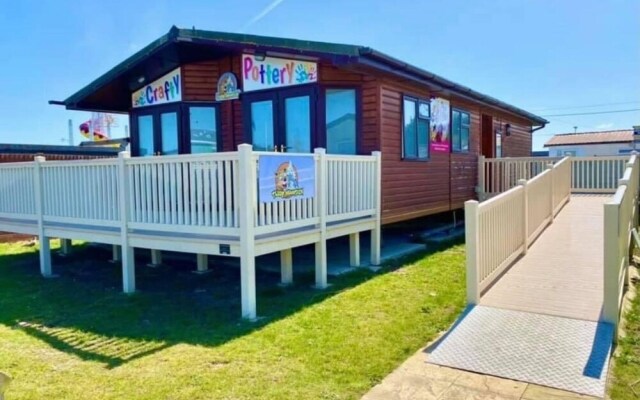 A Stunning Spacious Holiday Caravan at Seawick