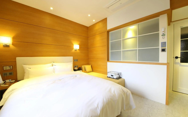 Brooks Hotel