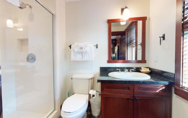 Juniper Crest 7 Private Hot Tub, 2 Car Garage, BBQ, Walk to the Lifts and Mountain Views by RedAwning