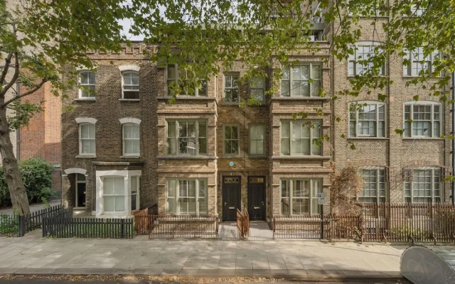 Spacious 5 Bdrm Townhouse in Camden