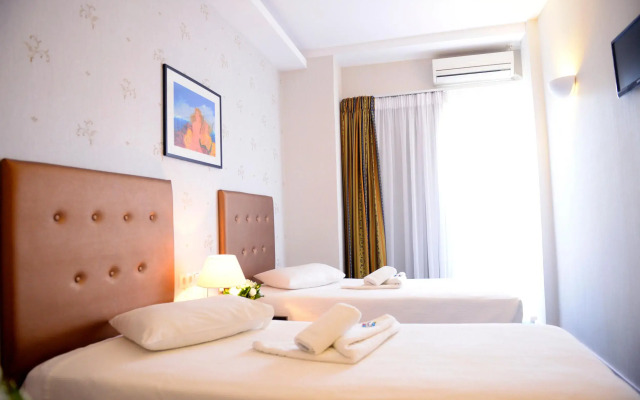 Phidias Hotel