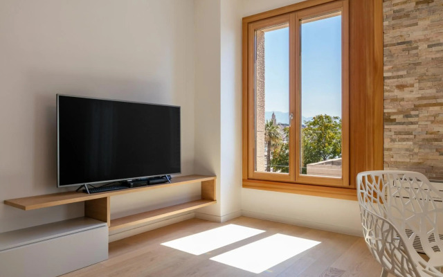 Luxury Apartment Kampanel