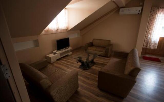 LBL Lodge & Restaurant