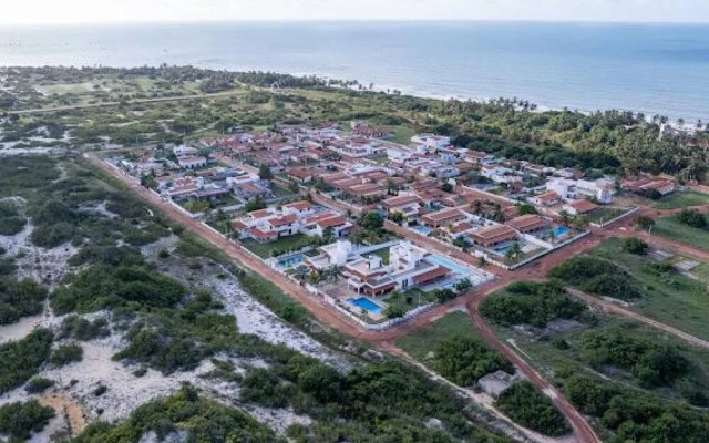 Chal Aconchegante com Vista Jardim em Vila - 02