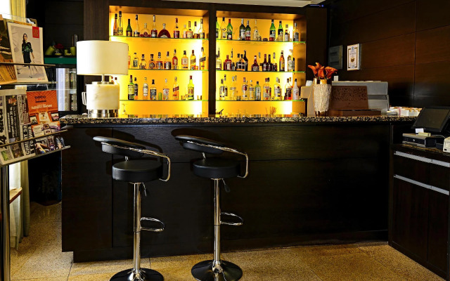 Rosslyn Central Park Hotel