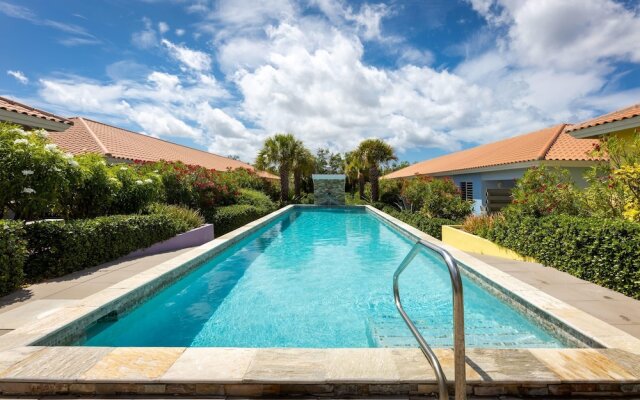 Charming 2BR Apt With Tropical Garden Pool