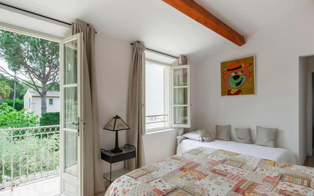 Plush Villa in Saint Tropez with Artistic Interiors & Pool