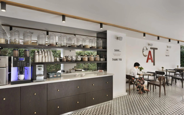 Jacob Shenkin Hotel