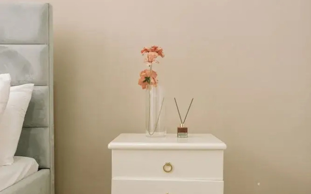 Room-spacious Barkada Gathering