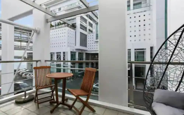 Modern, One Bedroom Princes Wharf Apartment w/ AC