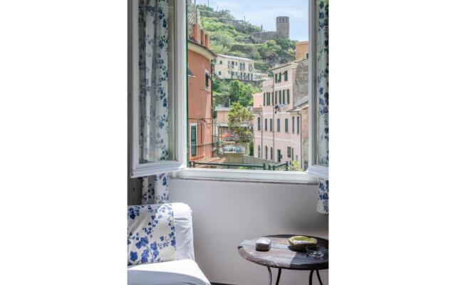 ALTIDO Charming House for 12, with Patio in Vernazza